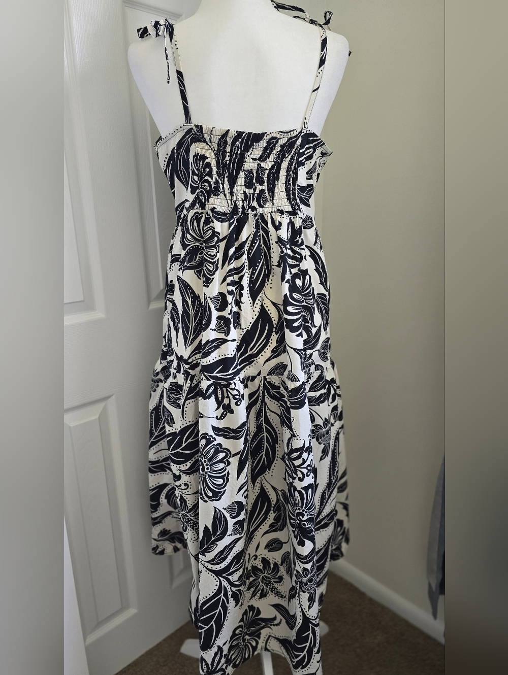Who What Wear Black Floral Tie-Strap Midi Dress Size Medium - Picture 4 of 9